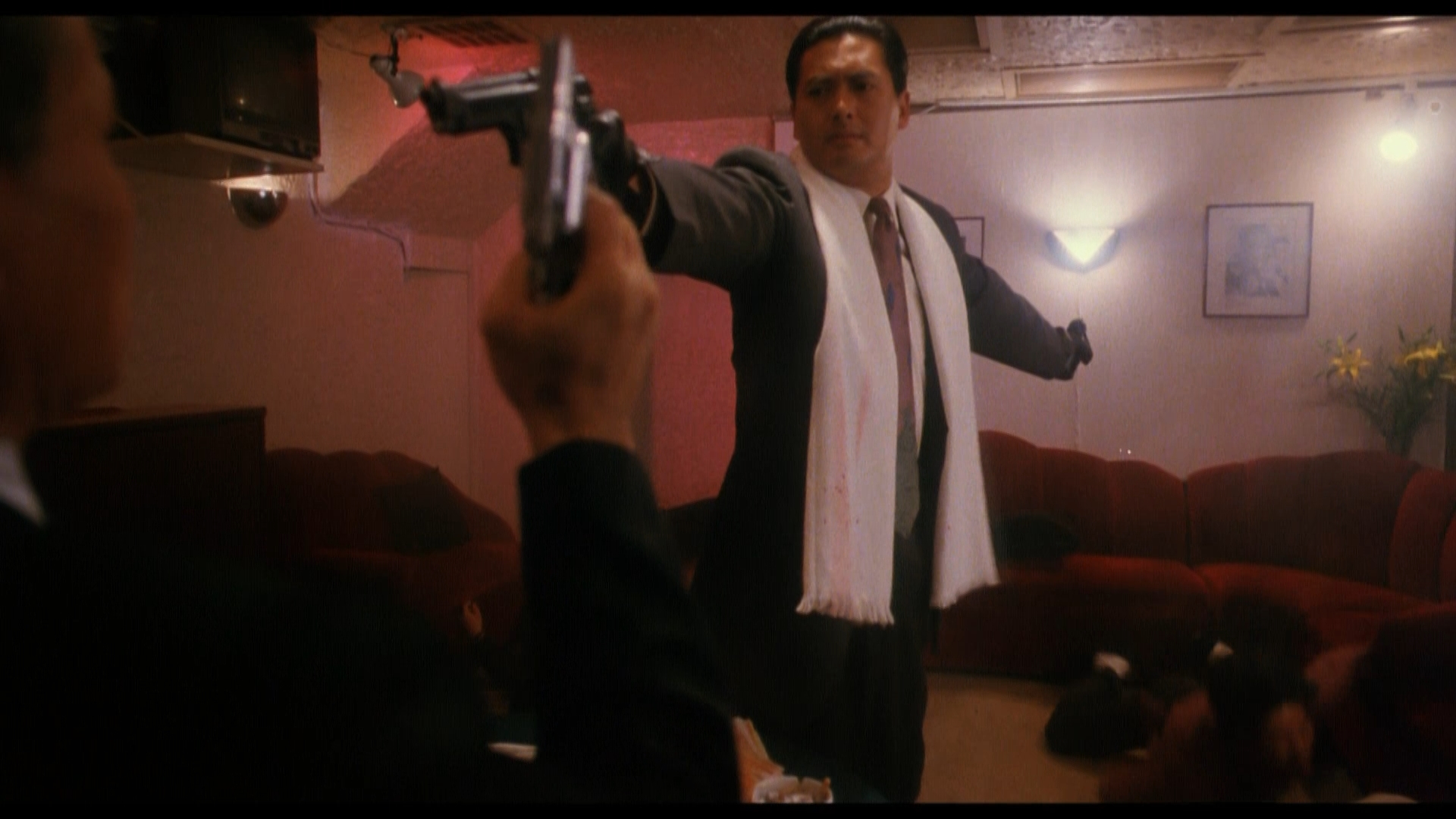 The Killer (1989) Comparison 1 - Dragon Dynasty Blu-ray